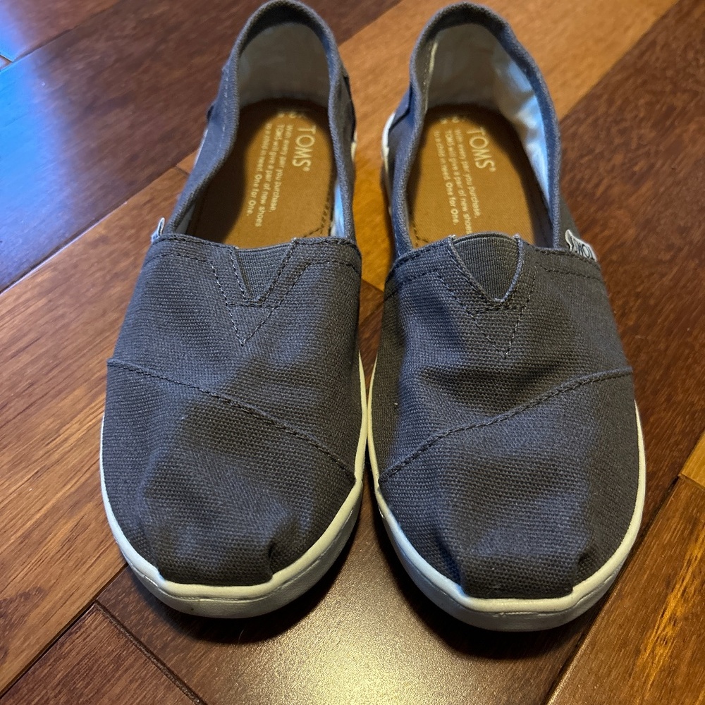 Tom’s shoes - ash brown Size 2.5